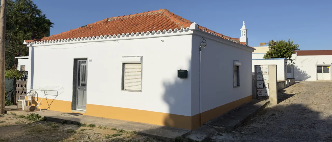 Façade in Almancil after painting: fibre-reinforced render and a 100% acrylic CIN topcoat.